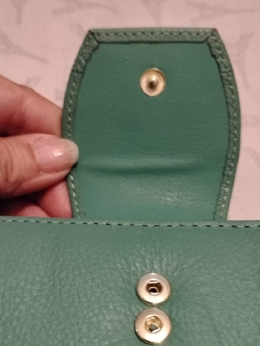 Vintage Amity Green Genuine Leather Clutch Wallet with Floral Embossed Snap - Picture 6 of 9